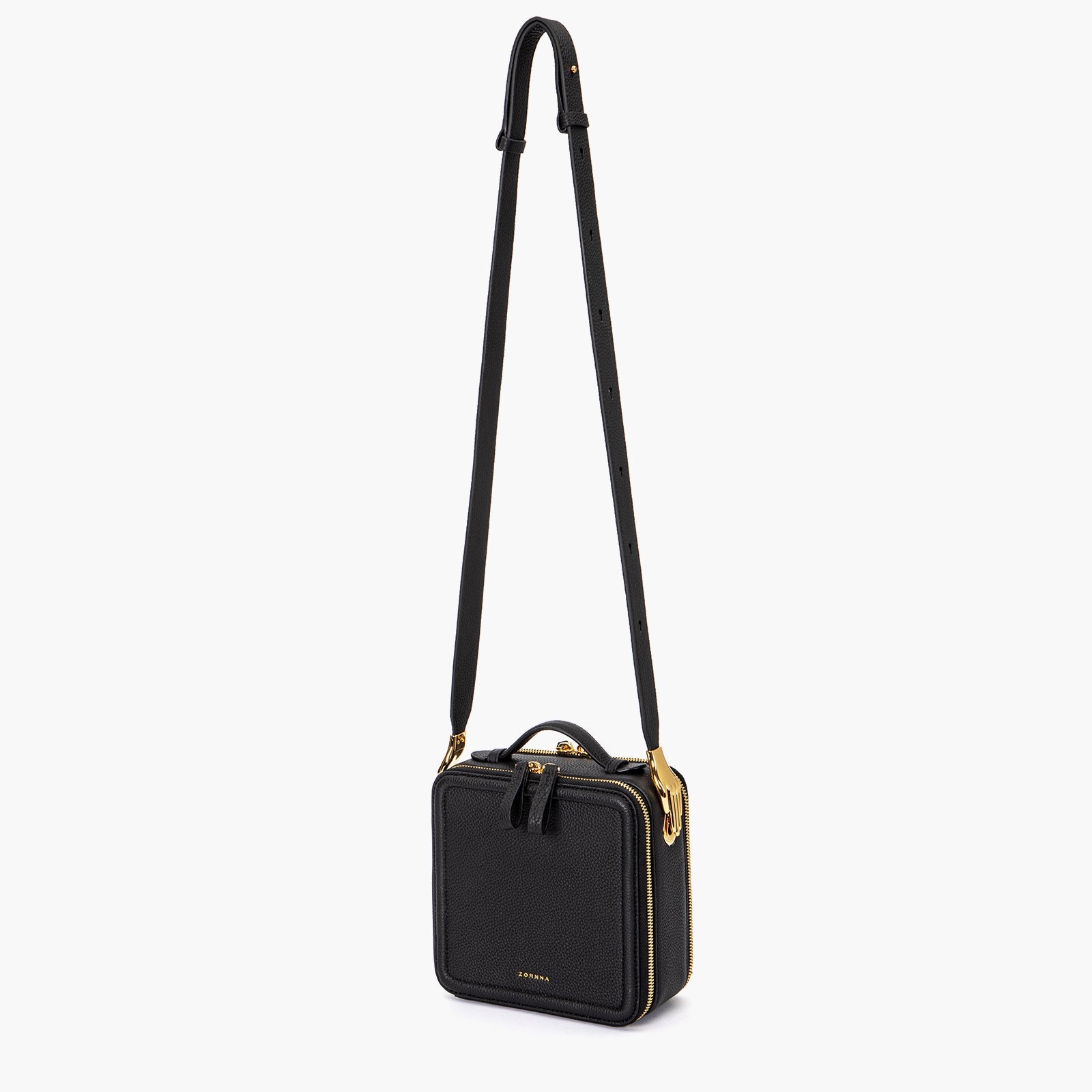 ChicCube Crossbody-pose